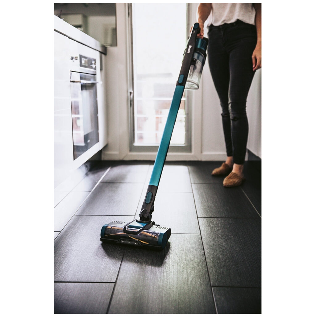 Shark Rocket Pet Pro Cordless Handstick Vacuum IZ102