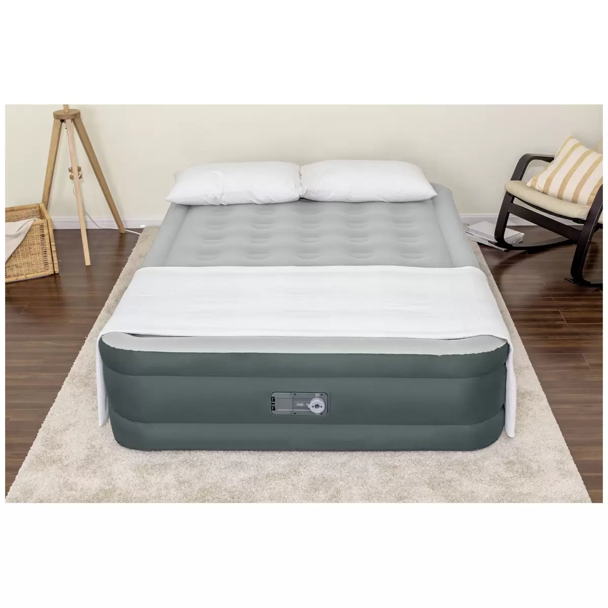 Sealy Fortech Queen Airbed with Inbuilt Pump