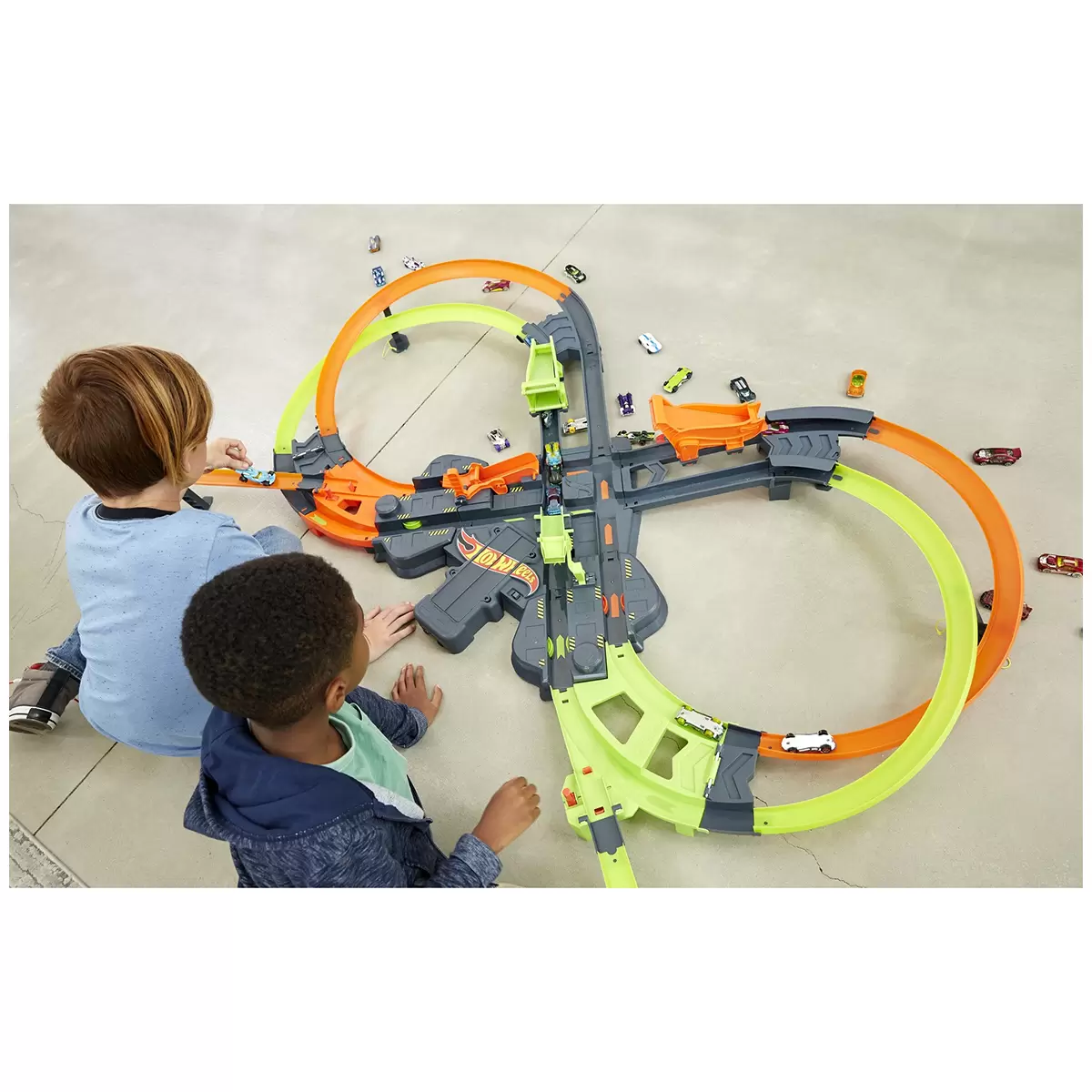 Hot Wheels Colossal Crash Track Set